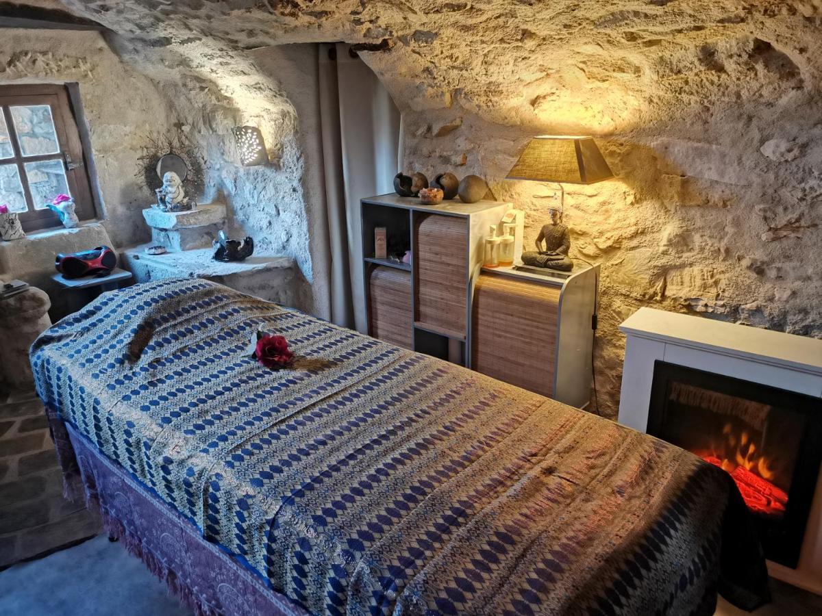 La Chaumiere Magique Des Elfes Et Ses Enigmes Bed & Breakfast Servas  Exterior photo
