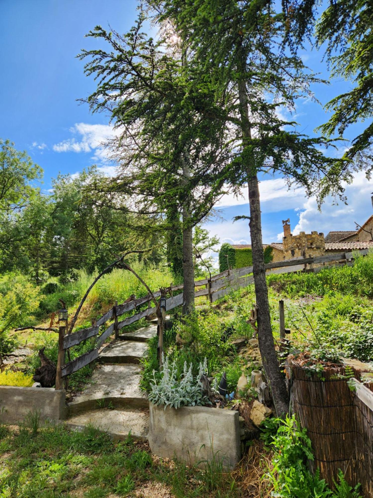 La Chaumiere Magique Des Elfes Et Ses Enigmes Bed & Breakfast Servas  Exterior photo