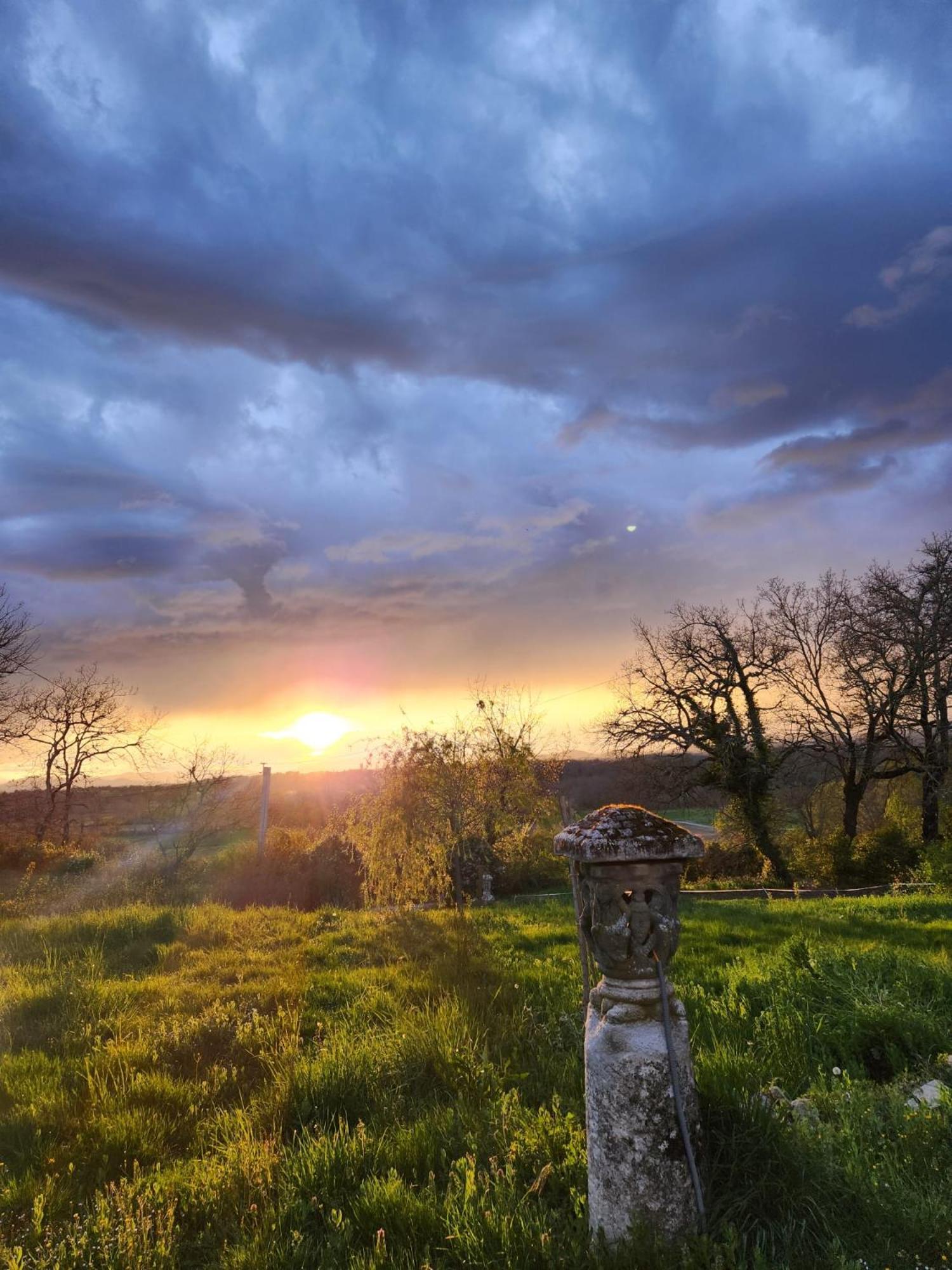 La Chaumiere Magique Des Elfes Et Ses Enigmes Bed & Breakfast Servas  Exterior photo