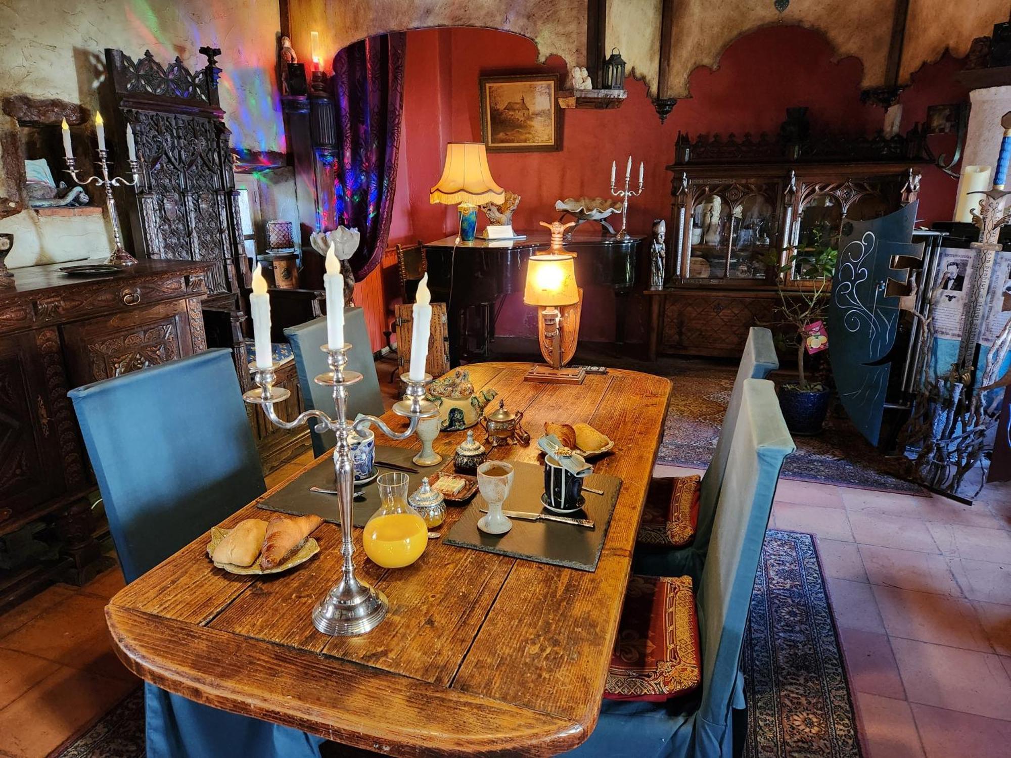 La Chaumiere Magique Des Elfes Et Ses Enigmes Bed & Breakfast Servas  Exterior photo